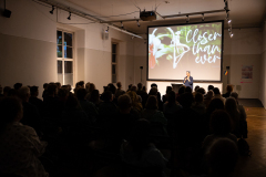 Lisa Mai (Moderation) / Foto: Peter Grießer © dotdotdot