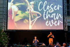 Lisa Mai (dotdotdot) & Theresa Kober (ÖGS-Dolmetschung) / Foto: Tobias Raschbacher  © dotdotdot