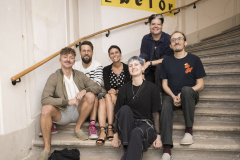 Manfred Schütz, Christoph Kopal, Pam Eden, Soph Comini, Oliver Suchanek & Franz Steinbrecher / Foto: Peter Grießer © dotdotdot Manfred Schütz, Christoph Kopal, Pam Eden, Soph Comini, Oliver Suchanek & Franz Steinbrecher / Foto: Peter Grießer © dotdotdot